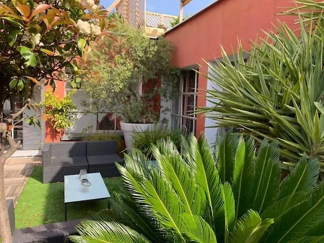Le Patio Père Pigne Guestroom Bed & Breakfast