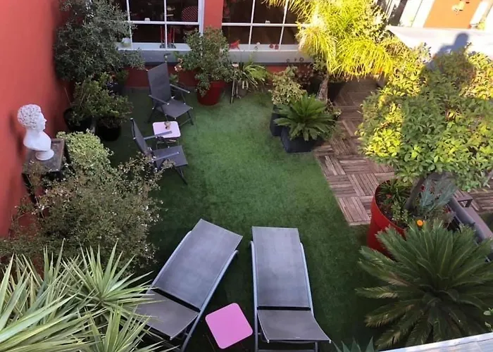 Le Patio Père Pigne Guestroom 4*