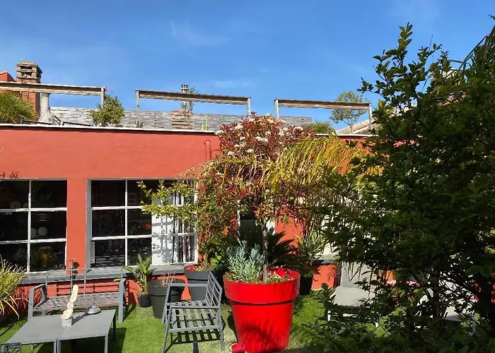 Le Patio Père Pigne Guestroom Bed & Breakfast 4*